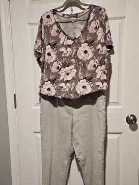 Ruby Rd. Light Gray Straight Leg Jeans